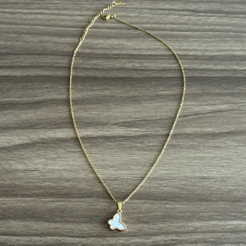 Butterfly Pendant Necklace Q871